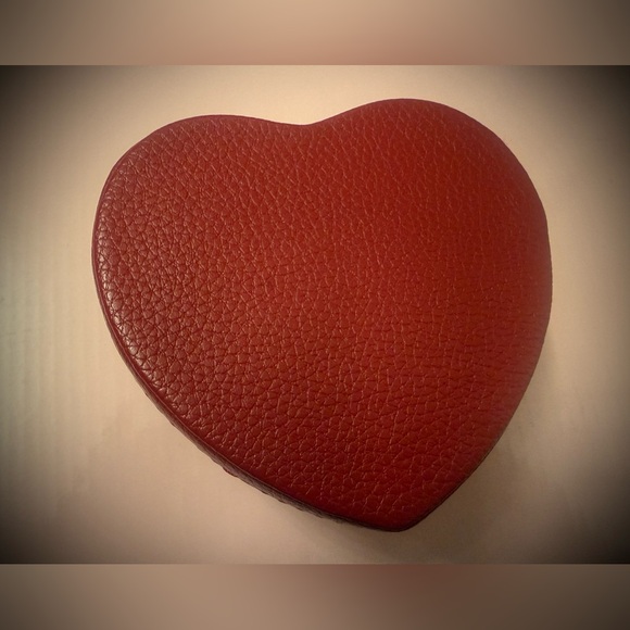 Pandora EUC Heart-Shaped Red Leather Case - Picture 4 of 5
